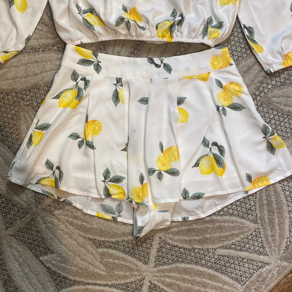 F21 Lemon Print Shorts Set - Picture 5 of 7